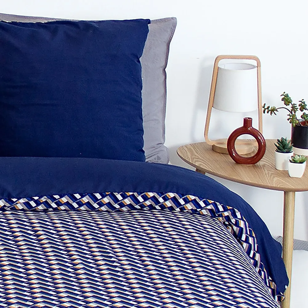 Parure de lit 140x200 cm en microfibre LOSS bleu foncé motif géométrique 2 pièces>Linnea