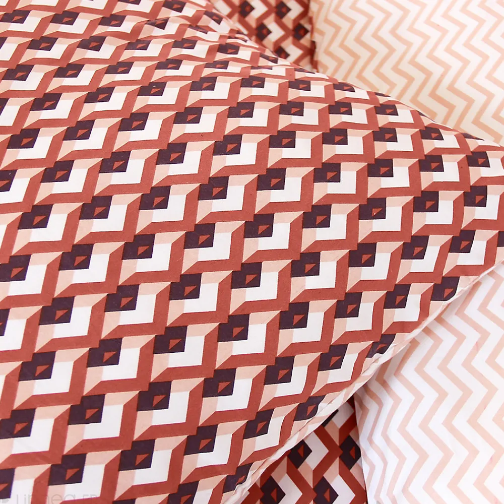Parure de lit 260x240 cm en microfibre TIAGOH rouge motif géométrique 3 pièces>Linnea Hot