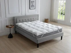 Vente-unique Surconfort de matelas anti-acariens 2 places - 160 x 200 cm - Enveloppe satin 120 fils/cm2 - garnissage 1000gr/m2 - Blanc* Surmatelas