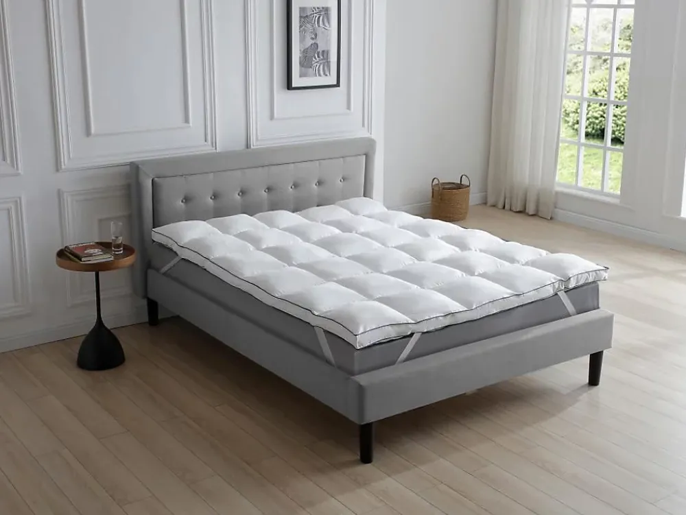 Vente-unique Surconfort de matelas anti-acariens 2 places - 160 x 200 cm - Enveloppe satin 120 fils/cm2 - garnissage 1000gr/m2 - Blanc* Surmatelas