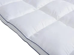 Vente-unique Surconfort de matelas anti-acariens 2 places - 160 x 200 cm - Enveloppe satin 120 fils/cm2 - garnissage 1000gr/m2 - Blanc* Surmatelas