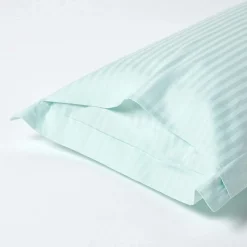 Taie d'oreiller à  volants bleu satin rayé en coton égyptien 330 fils, 50x75 cm -><noscript><img width=