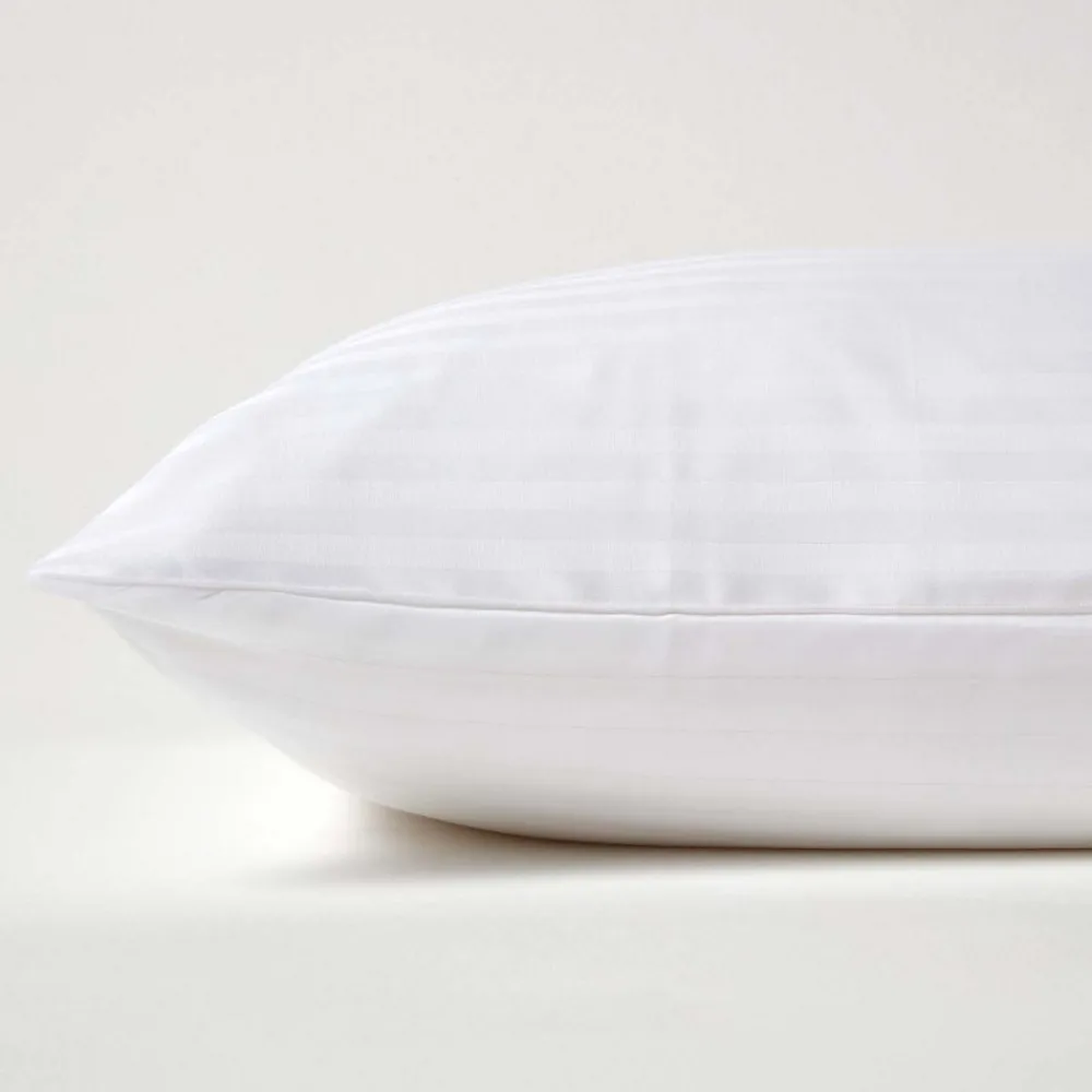 Taie d'oreiller blanc satin rayé en coton égyptien 330 fils, 50x75 cm ->Homescapes Outlet