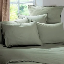 Taie d'oreiller PALACE pur coton lavé 65x65 cm uni vert sauge><noscript><img width=